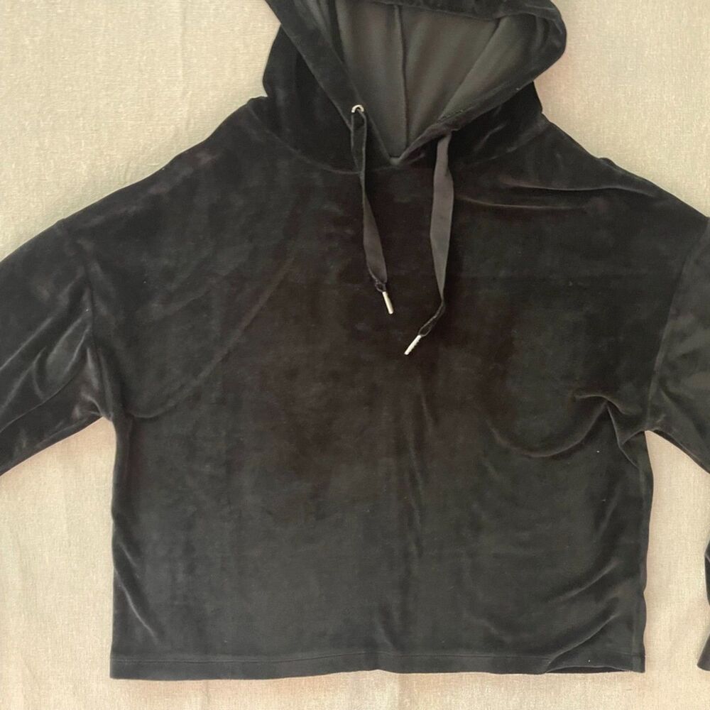Wild Fable | Black Cropped Velvet Sweatshirt | Medium - Picture 3 of 11